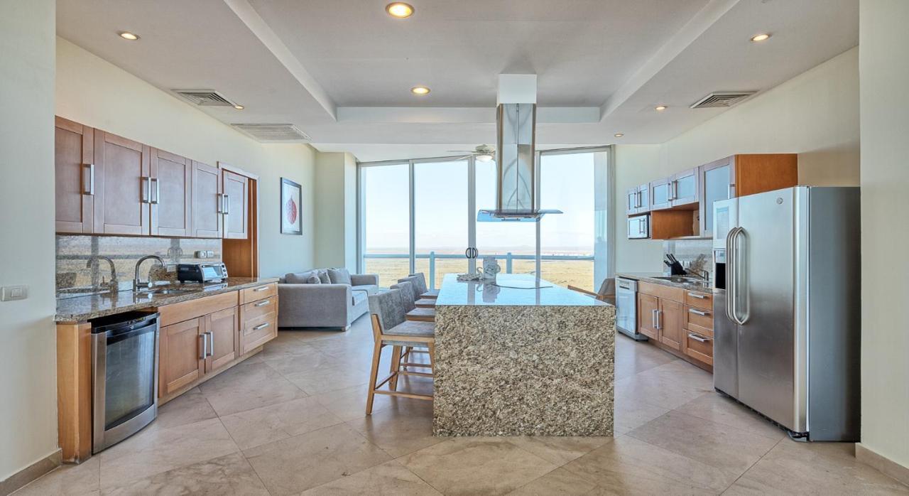 Luna Blanca Penthouse By Kivoya Rocky Point Exterior photo