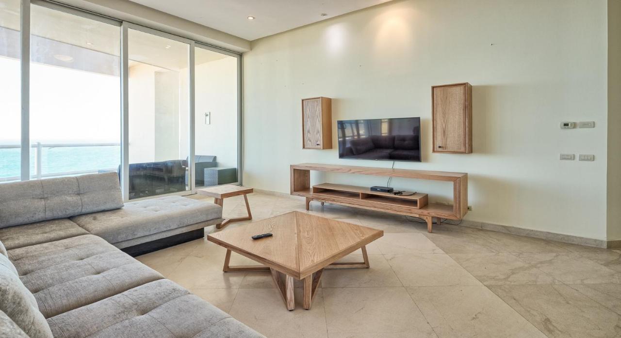 Luna Blanca Penthouse By Kivoya Rocky Point Exterior photo