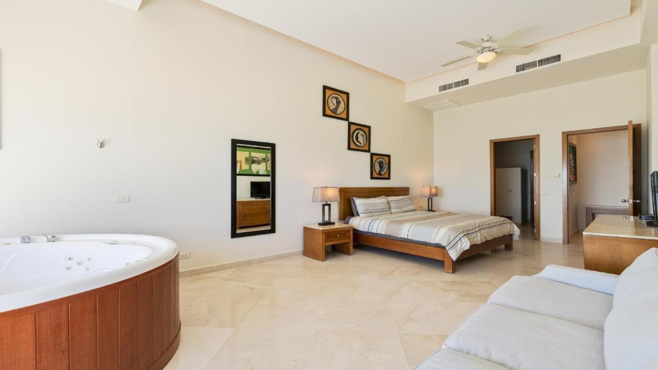 Luna Blanca Penthouse By Kivoya Rocky Point Exterior photo