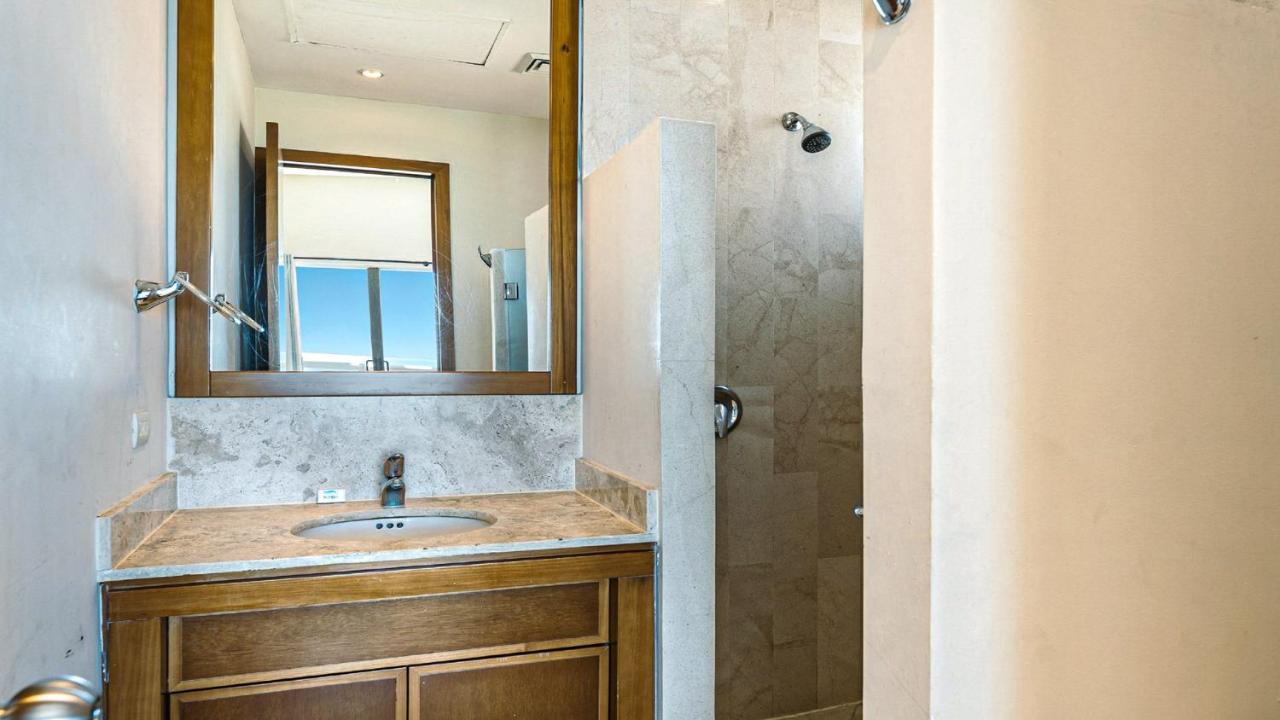 Luna Blanca Penthouse By Kivoya Rocky Point Exterior photo