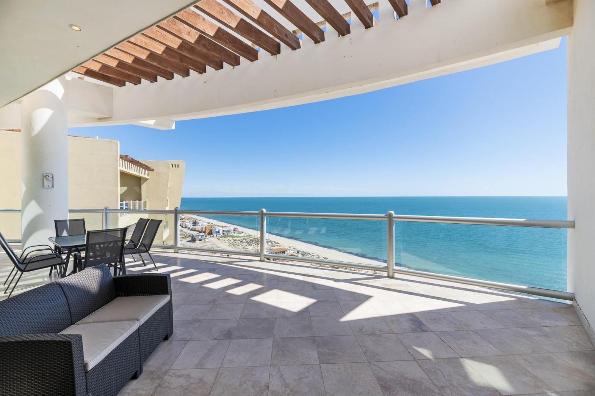 Luna Blanca Penthouse By Kivoya Rocky Point Room photo