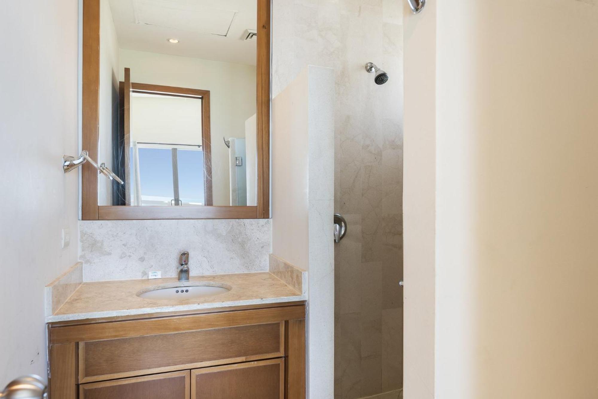 Luna Blanca Penthouse By Kivoya Rocky Point Room photo
