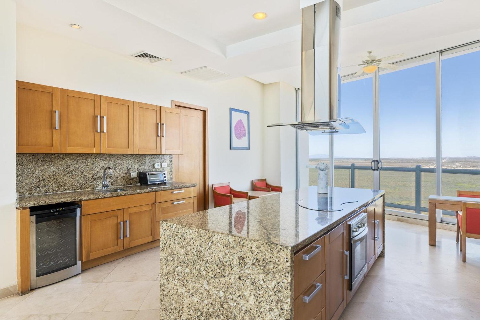 Luna Blanca Penthouse By Kivoya Rocky Point Room photo