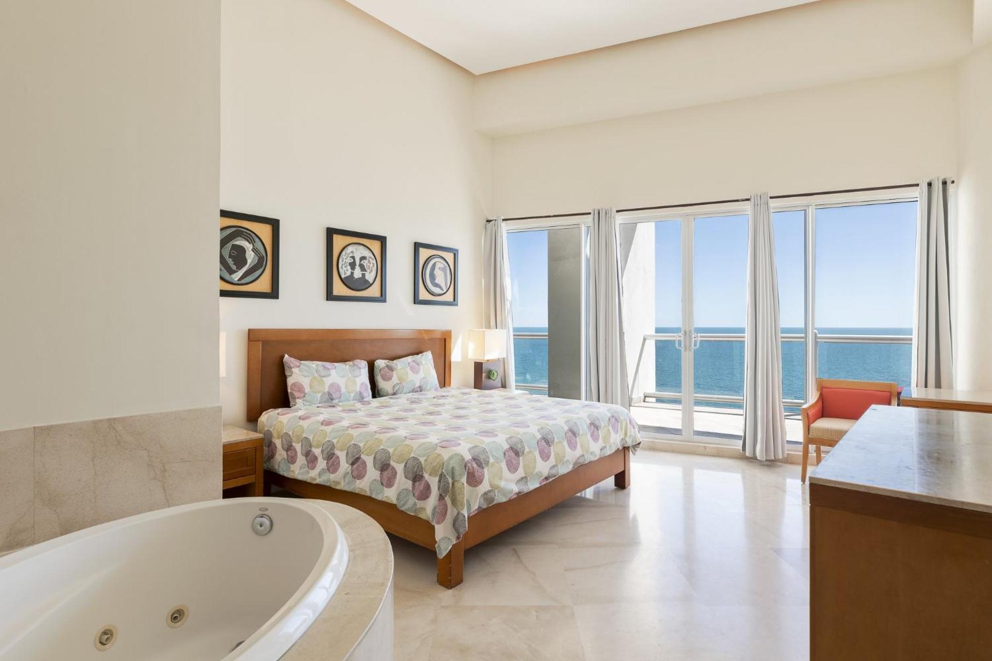 Luna Blanca Penthouse By Kivoya Rocky Point Room photo
