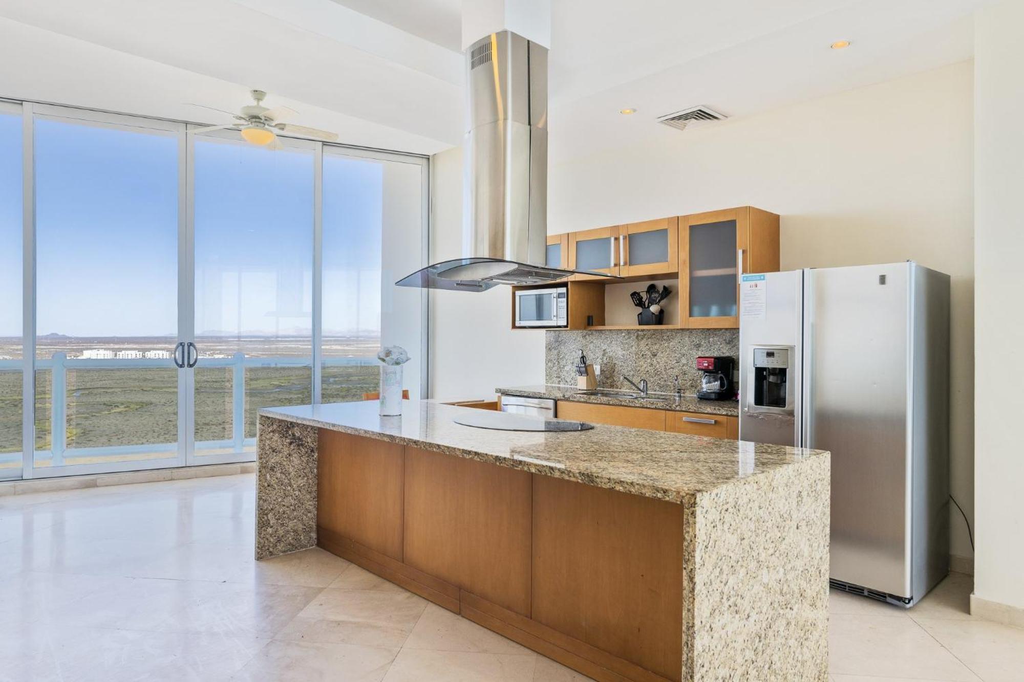 Luna Blanca Penthouse By Kivoya Rocky Point Room photo